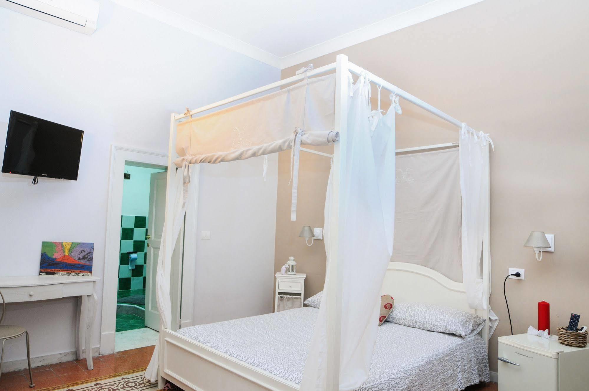 Napul'Art Bed & Breakfast Наполи Екстериор снимка